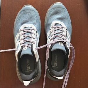 Salomon Women's Gray and Pink Athletic Shoes